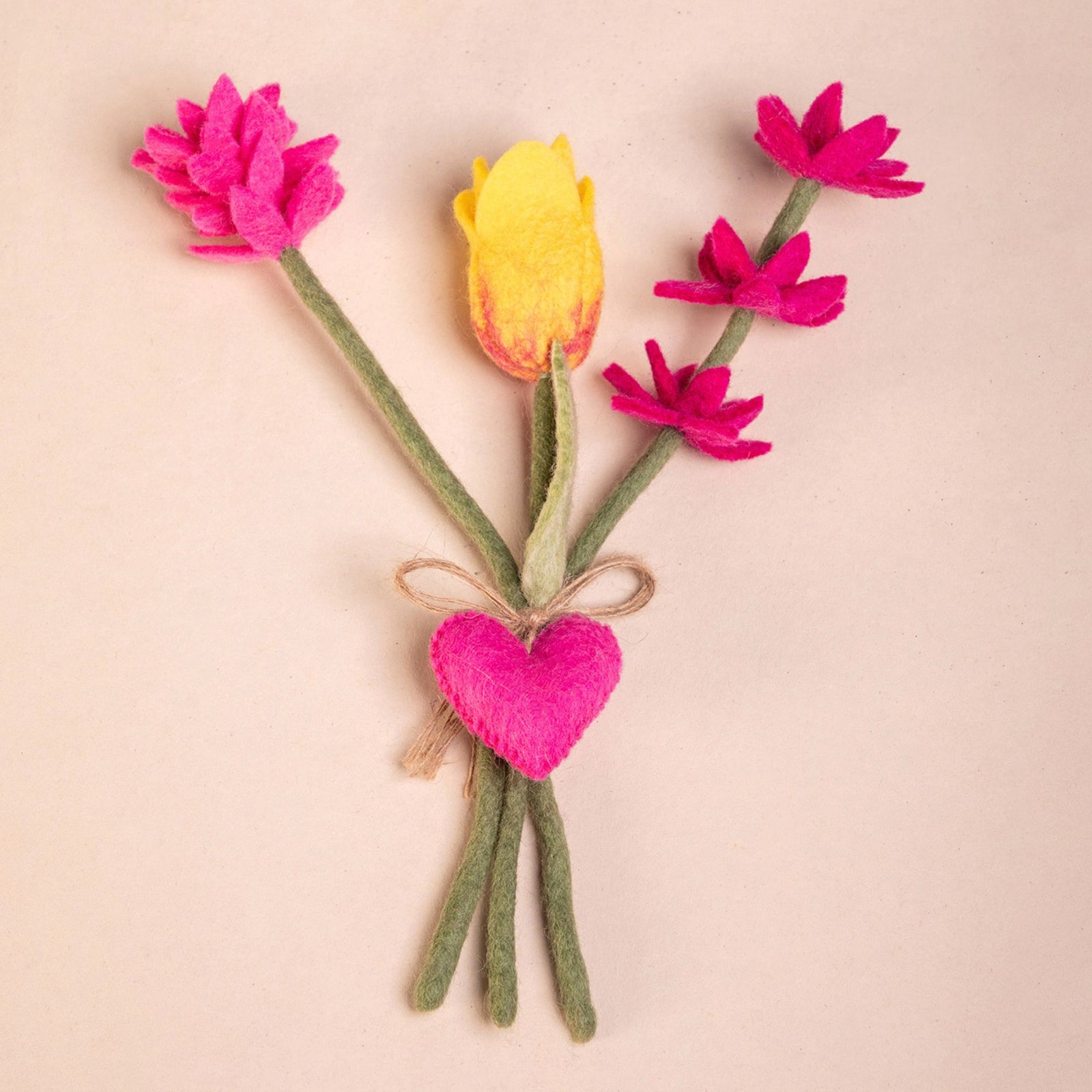 ***PACK OF 5*** Handmade Mixed Felt Bouquet with Tulip Stem & Heart Charm – Yellow