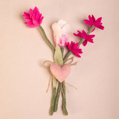 ***PACK OF 5*** Handmade Mixed Felt Bouquet with Tulip Stem & Heart Charm – White with Pink Accent