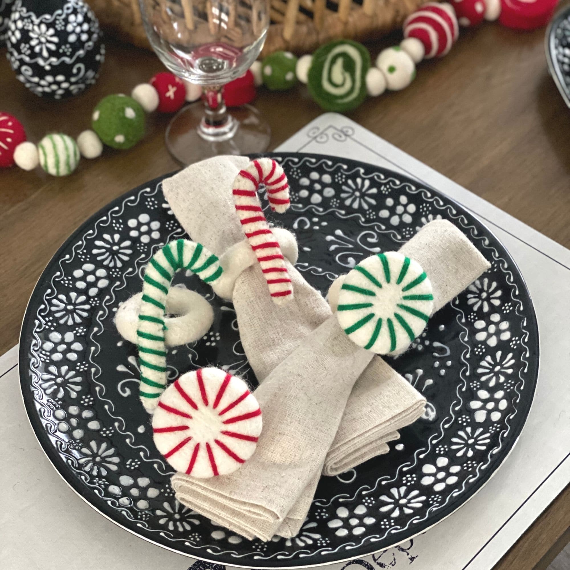 Set of 4 Napkin Rings, Peppermints